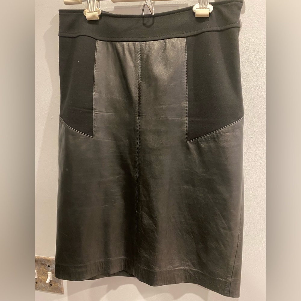 Etcetera Black Leather Skirt, Sz 2, side zip, fabric side inserts. Flattering!